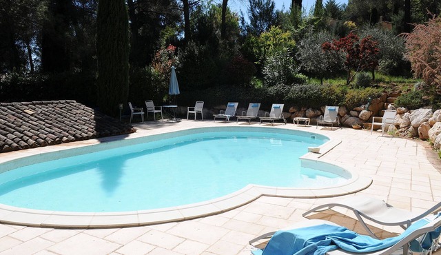 Authentic Bastide in Aix en Provence Clim, Swimming pool, 5 bedrooms, 10 travellers