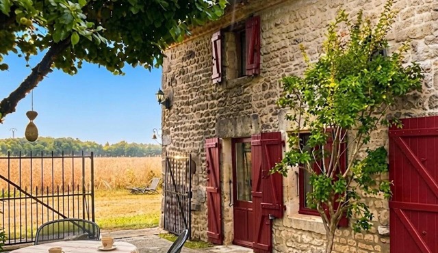 Authentic Charente house in a quiet natural area