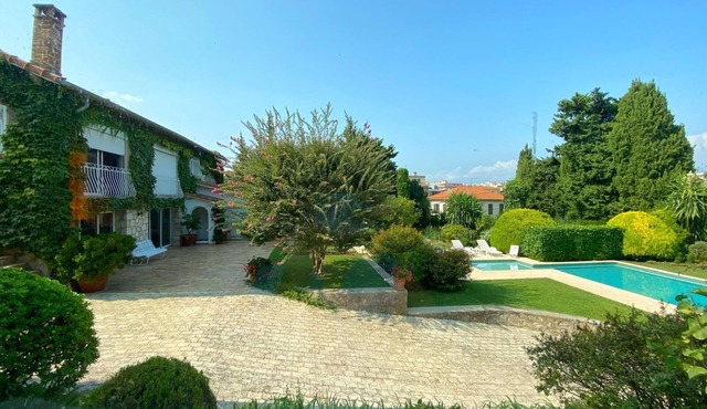 Authentic Villa with Pool & Garden