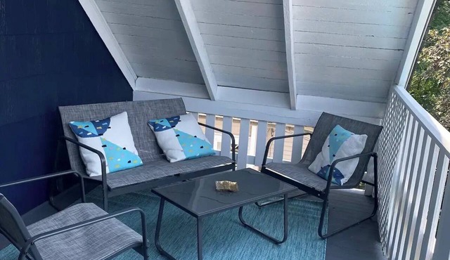 Award-winning, charming, 1-bedroom apartment with AC, WiFi in Pleasant Oak Park