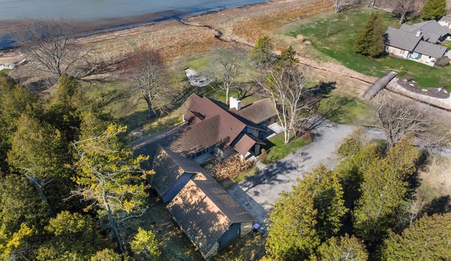 Baileys Harbor Lakefront Abode: Waterfront Haven