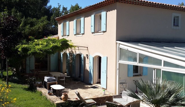 Bastide of 160m2 15km from Aix-en-Provence with large garden