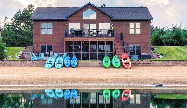 Beach House on Lake w/Game Room, WI Dells 30 min