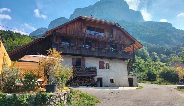 Beau Chalet Rénové, Avec vue Imprenable sur les Montagnes