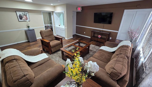 Beautiful 4-bedroom AC apartment on the border of Wauwatosa and Brookfield.