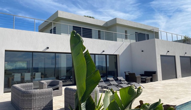 Beautiful new housse with splendid view and big pool.