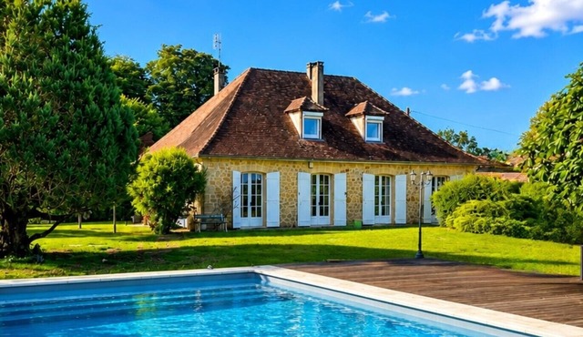 Beautiful riverside home on the Dordogne River