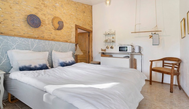 Bed and Breakfast 'Les Orchidées - Chambre' with Shared Pool, Private Terrace and Wi-Fi