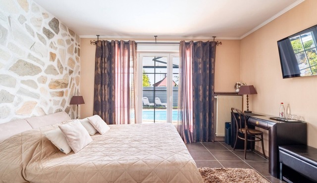 Bed and Breakfast 'Béatrice - Bien Être' with Shared Pool, Shared Terrace and Wi-Fi