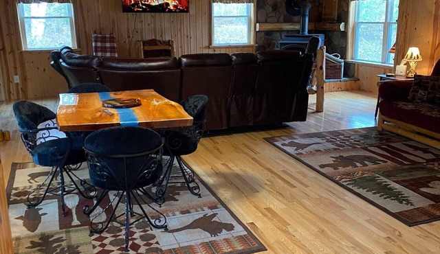 Big Buck Lodge 🦌- Insta-worthy, 360 Scenic Views & Pet Friendly 🐾!