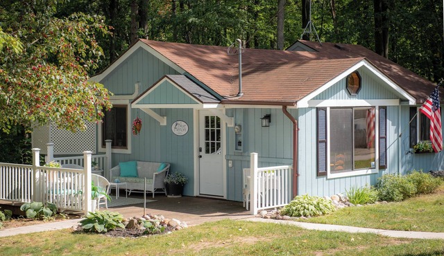 Blue Heron Budd Lake, 3-bedroom Cabin with Cozy Charm