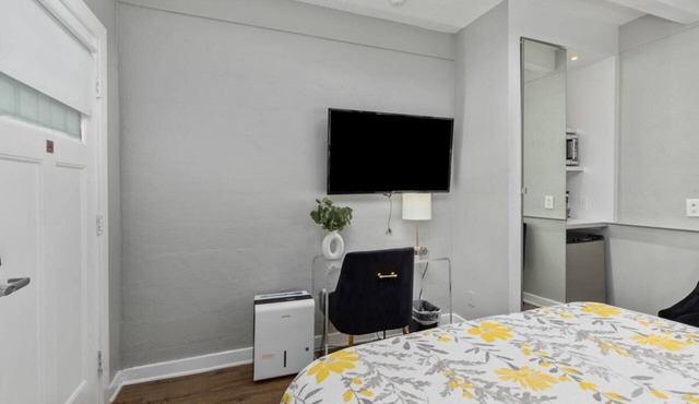 Blue Star #7 Location, Location 12 person hot tub!
