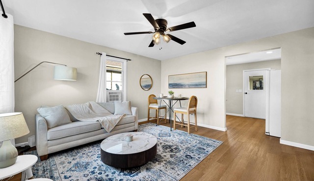 Boutique 1BR near Dining & Hospital. Office. Garage.