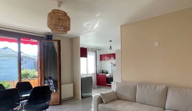 Bright 3-bedroom apartment between Annecy and Aix-les-Bains 5 passengers Balcony with a view of the mountains