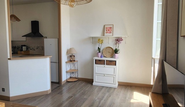 Bright 80-square-meter, 3-bedroom apartment
