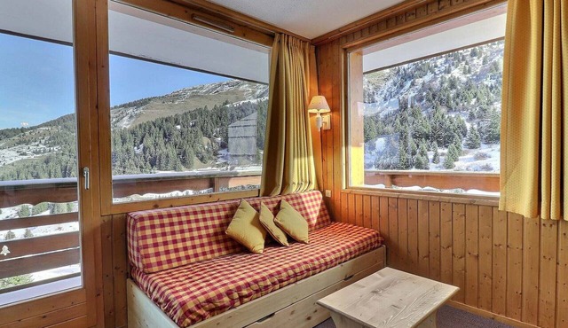 Bright apartment with balcony, WiFi and pets allowed
