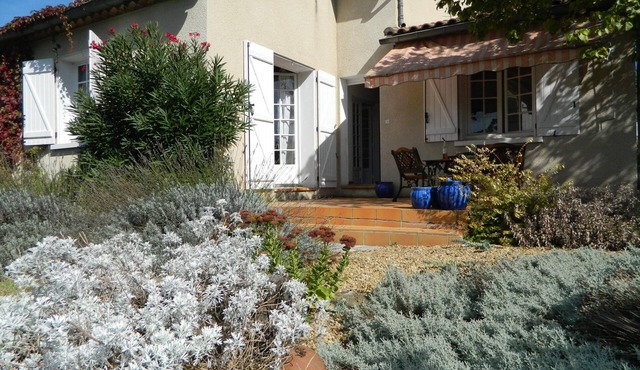 Bright comfortable Limoux Villa. Private Garden, Modern kitchen, Strong Wifi