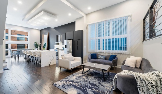 Bucktown Home - Rooftop Deck, Game Rm, & Garage