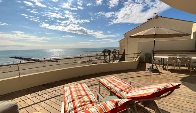 Carnon Beach Front The Sea as Your Horizon