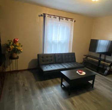Casa ubicada 6 minutos del centro 6 minutes to Downtow No permited partys or smoking