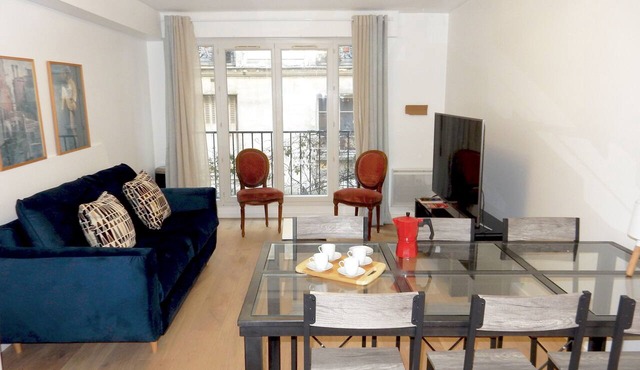 Central charming Apt South butte Montmartre up to 7 people