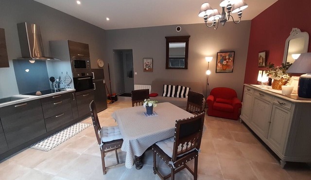 Central T2 with garden, ideal - ? guests