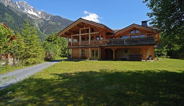 Chalet 5 * 5 en suite bedrooms sauna jacuzzi