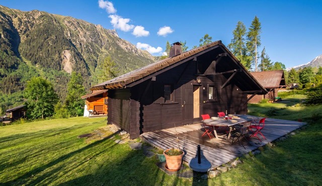 Chalet du Glacier Cosy Alpine style, Sleeps 4, Chamonix, France