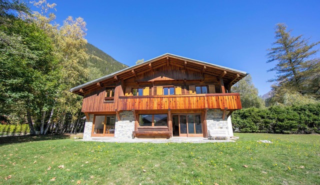 Chalet du Golf618 Family retreat for 9 next to Ski lifts, Chamonix, France