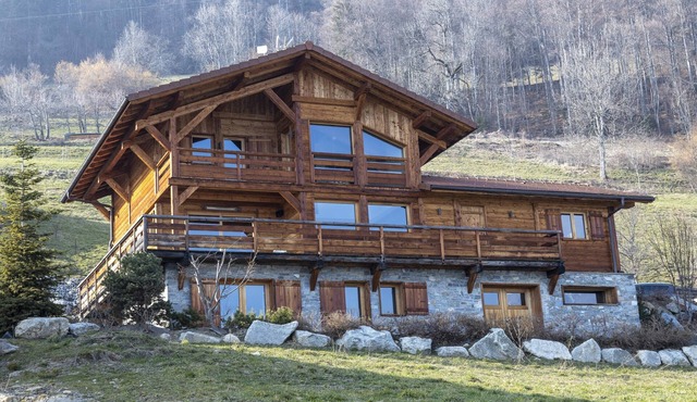 Chalet Facing Mont-Blanc: Breathtaking Mountain Views, Near Megève