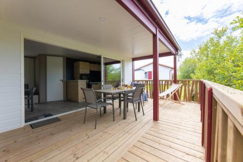 Chalet Haizea climatisé 2 à 4 pers 2 sdb, , calme avec piscine à Hasparren Pays Basque 25 min des plages in Hasparren