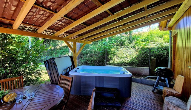 Chalet 'Le Cocon' with Private Terrace and Wi-Fi - Label Valeurs Parc Naturel Régional