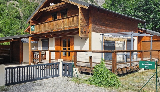 CHALET MELGUEIL "JACUZZI OFFERT" LES 2 ALPES VENOSC VILLAGE 3*/10 pers ski wifi