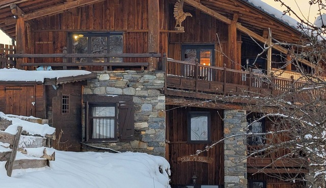 Chalet Mont Blanc, warm and traditional in the heart of Paradiski