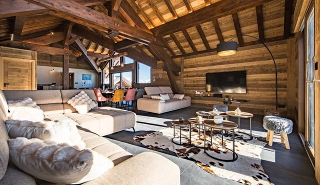 Chalet on the slopes with indoor pool- up to 15 guests