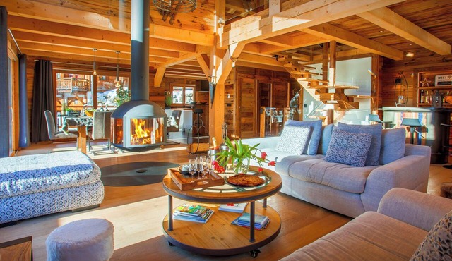 Chalet Sabaroc - modern ski base for 10, hot tub & views - OVO Network