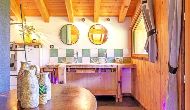 Chalet, wifi, view mountain, swimming pool, sauna, terrace, fireplace or stove, parking, tv, 180m²