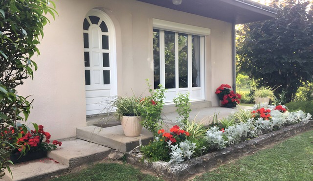 Chambre Bleue Guest Room with Shared Terrace, Garden, and Wi-Fi