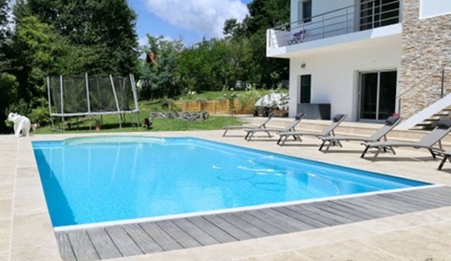 Charming 2BR Garden Apt with Pool Access near Basque Coast & Bayonne