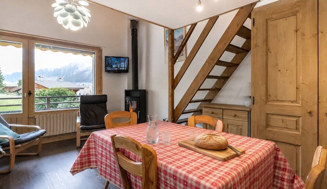 Charming 3* apartment, near slopes, wood stove, garage, WIFI