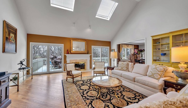 Charming 3-bedroom house in lovely Winfield, Illinois with WiFi, AC