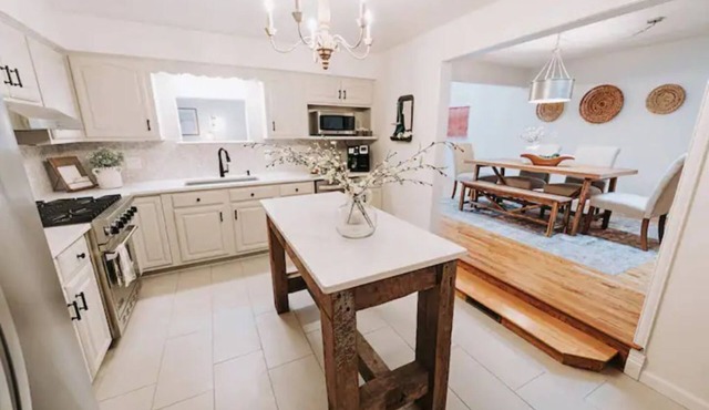 Charming 3 Bedroom Ranch by downtown Peoria & OSF!