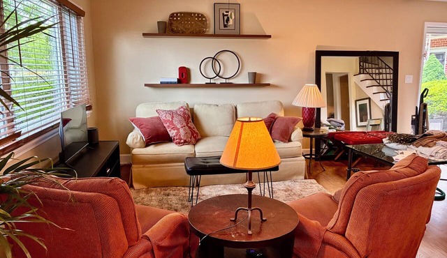 Charming 3-bedroom townhome in vibrant Evanston - 30 day min.