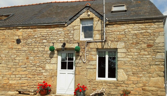 Charming beamed Breton cottage with heated pools in Southern Brittany
