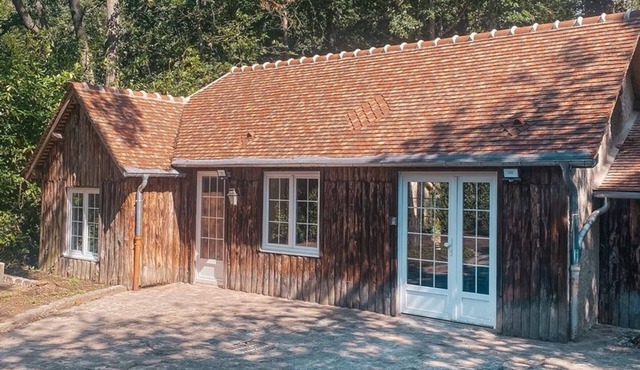Charming Cottage Near Thoiry Zoo with Private Garden and Modern Amenities