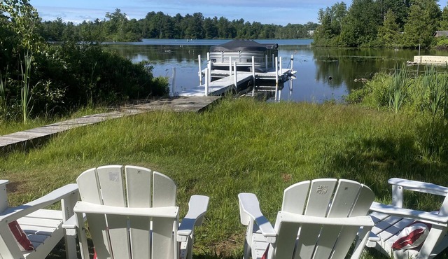 Charming Cottage on Elk River in Elk Rapids – Your Summer Getaway Awaits!