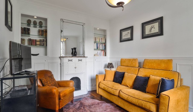 Charming flat in old Paris