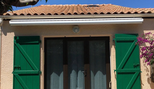Charming fully-equipped house* in residence with swimming pool
