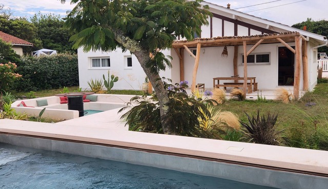 Charming house 100m from de beach, close to a forest.Swimming pool, BBQ,petanque