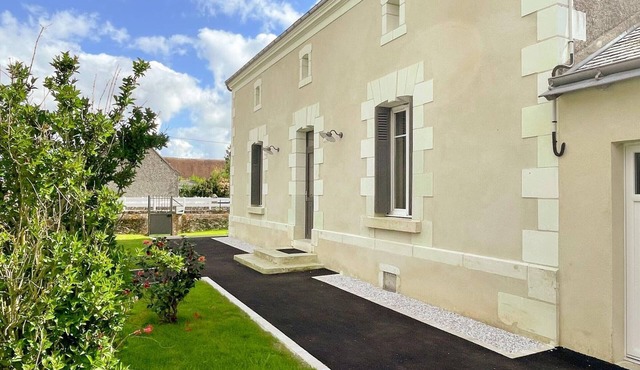 Charming Renovated Touraine Cottage: Games Room, Gym, and Beautiful Garden